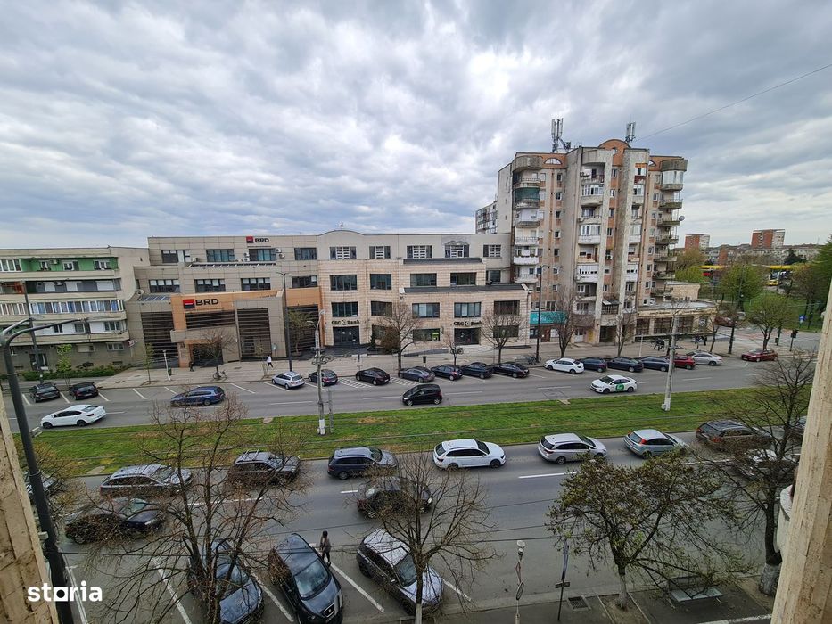 Inchiriez ap. 2 camere Decomandat Pe Bulevard Centrala,Clima.