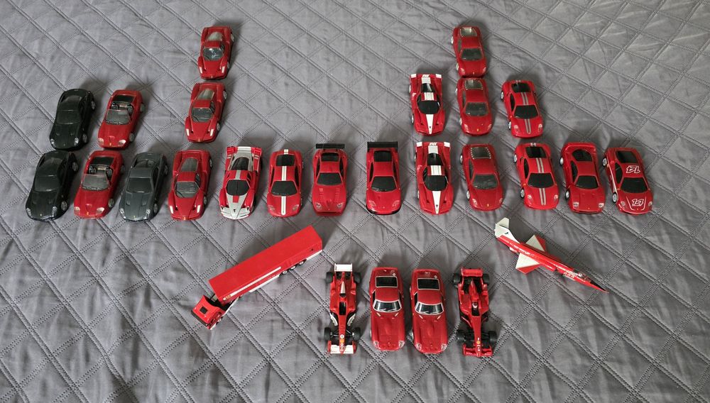 Колекция ферари колички и самолетче