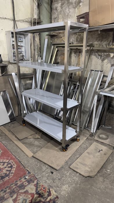 Стол-мойка из нержавейки.