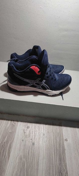 Оригинални дамски маратонки Asics