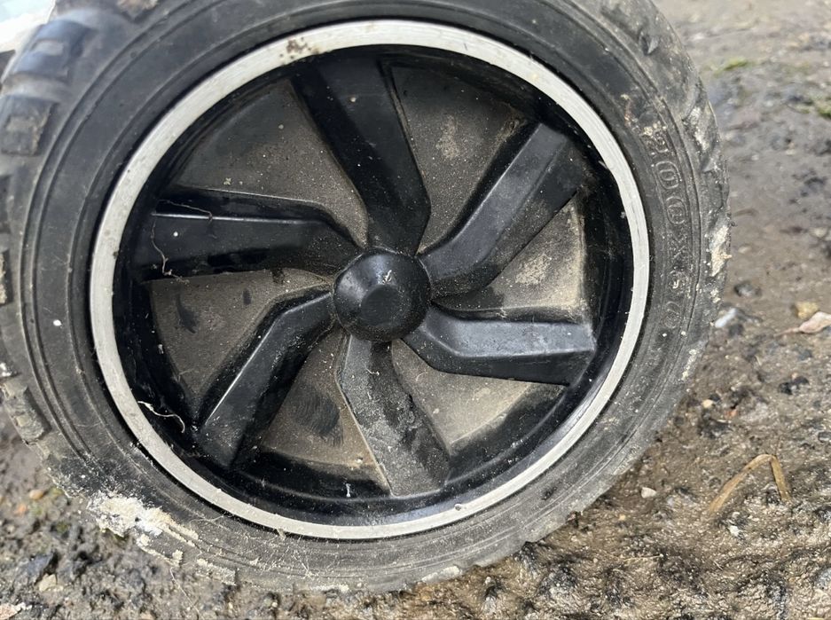 Vând hoverboard la un pret foarte bun.