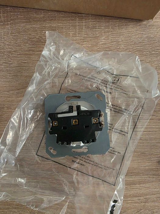 Priză Jung SCHUKO 16A 250V A 1520-O WW LNW