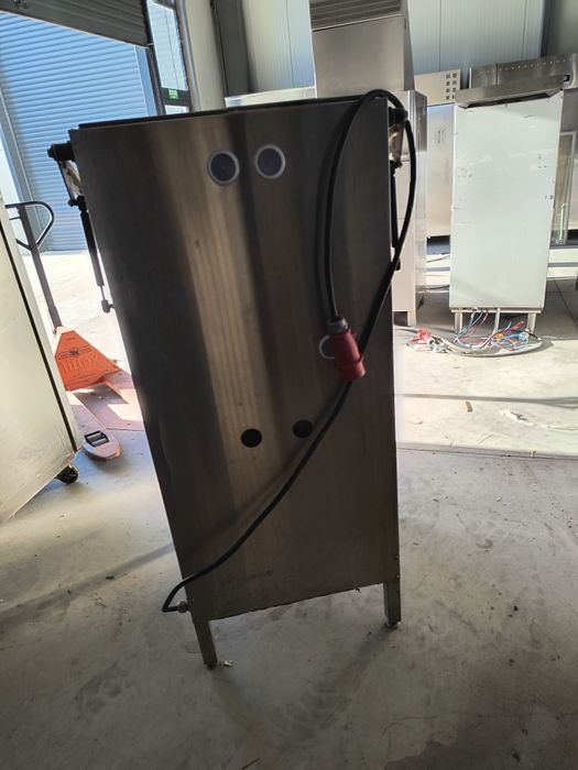 Конзолна съдомиялна за чаши и чинии