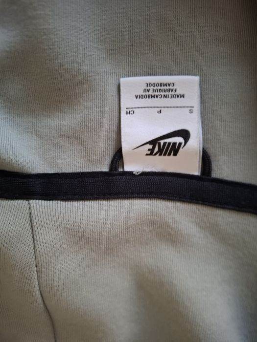 Nike Tech Fleece original – mărimea S – stare foarte bună