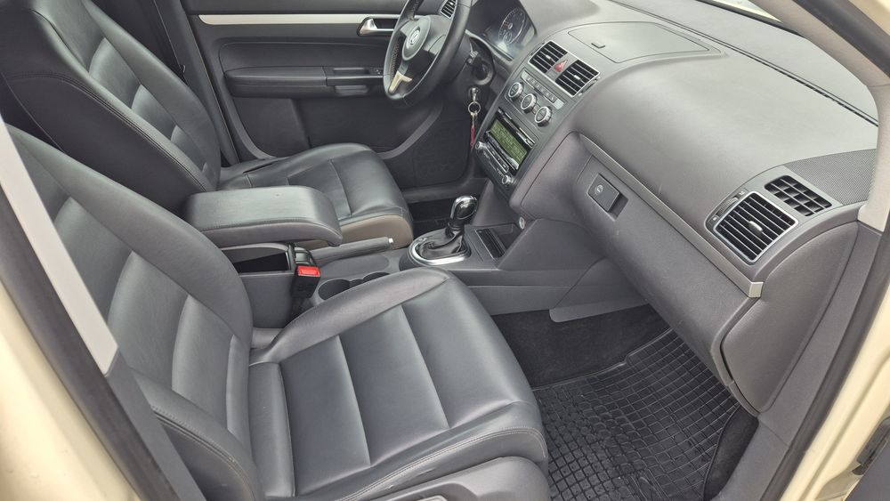 Volkswagen Touran 2.0TDI 140cp automatic 7 locuri