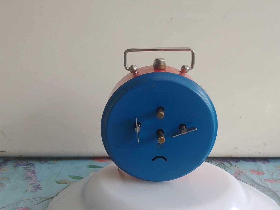 Ceas desteptator de masa-mecanic JNSA . Yugoslavia .