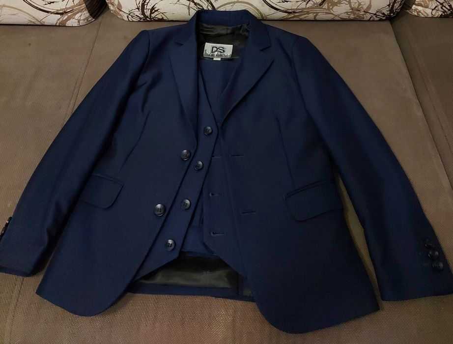 Костюм тройка школьный