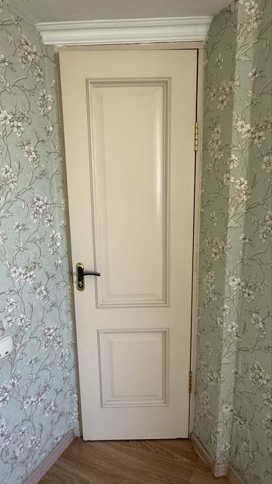 Двери межкомнатные 4 штуки