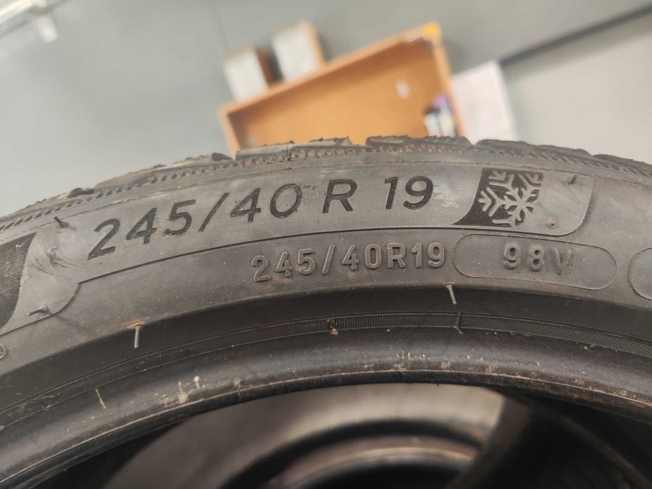 2бр.зимни гуми 245/40/19 Michelin