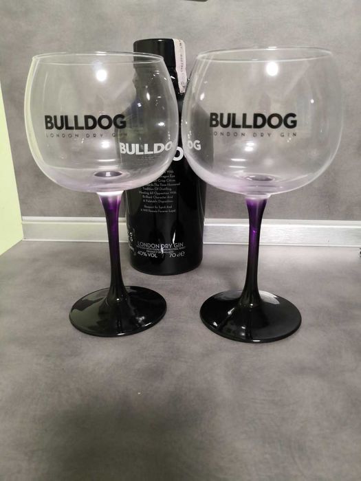 Продавам две оригинални, коктейлни чаши