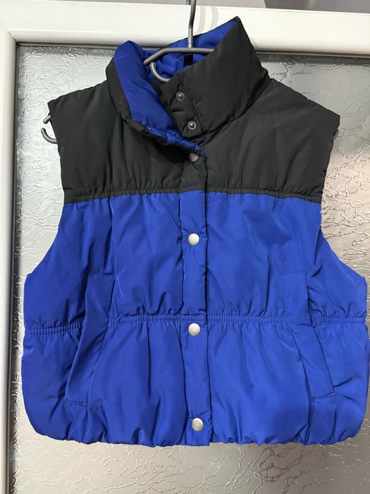 Se vinde vesta , purtata o singura data. Marimea S