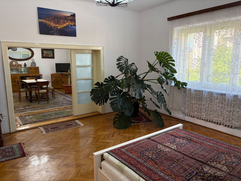Casa cu spatiu comercial ,  garaj, str. dr. I. Ratiu-facultate ULB