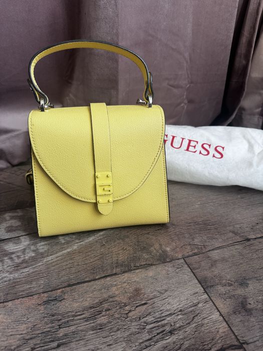 Жълта лятна чанта Guess оригинална