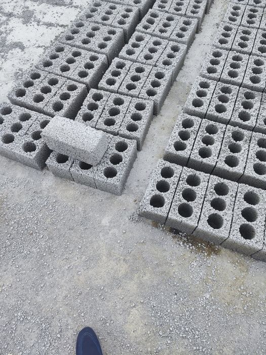 Шлакаблок янги ишлаб чикарилган