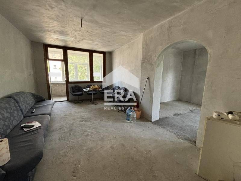 Тристаен апартамент с гараж в,, Дружба ,,1