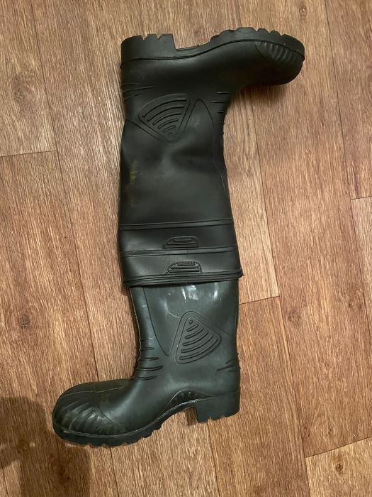 Продам рабочую обувь и одежду