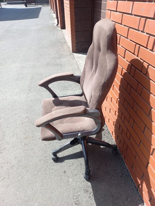 Продам кресло велюровое