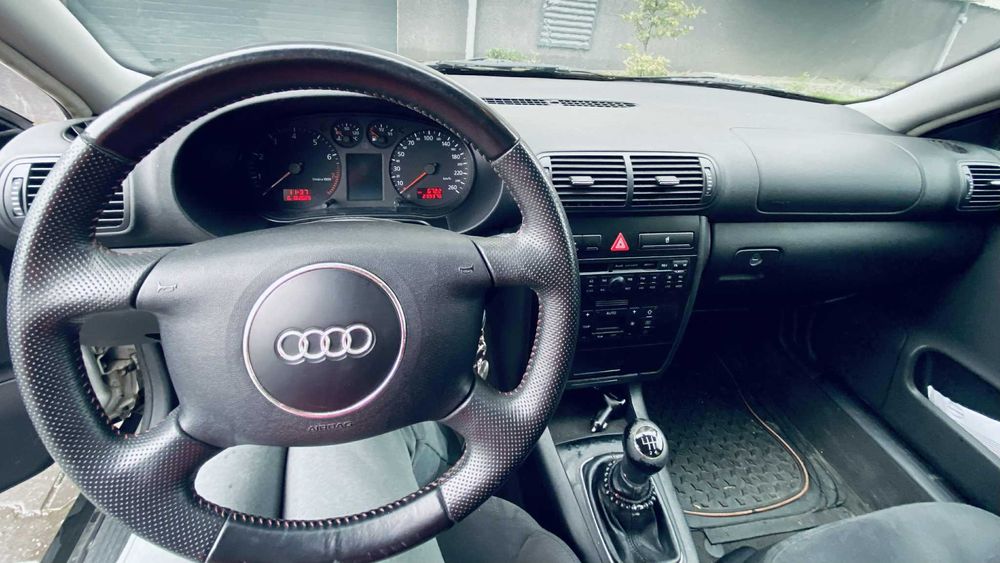 Audi A3 2001 1.6 101 CP 5 usi