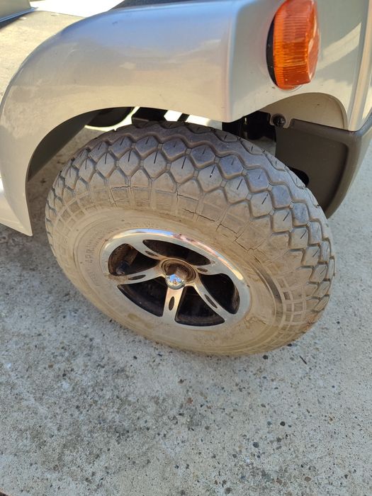 Инвалидна електрическа четириколка