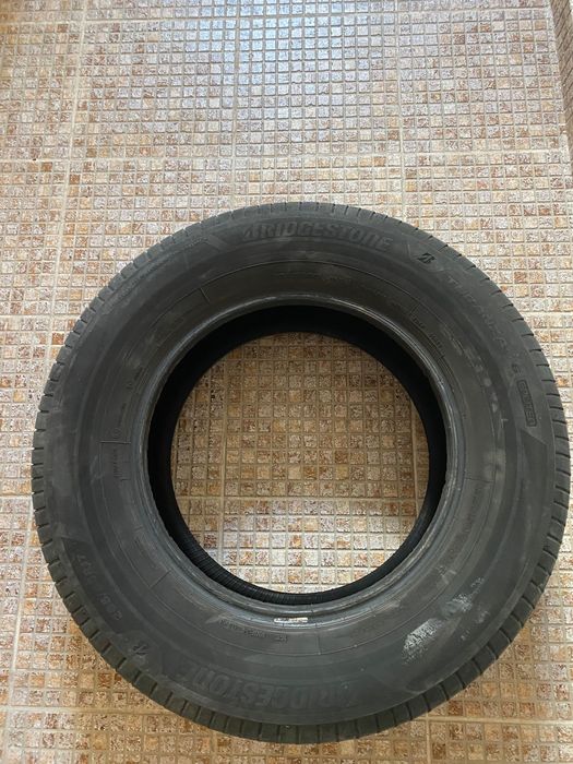 Продавам 4 летни гуми Bridgestone 265/65 R17.