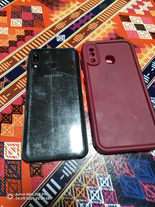 Продам телефоны Самсунг А20иА21