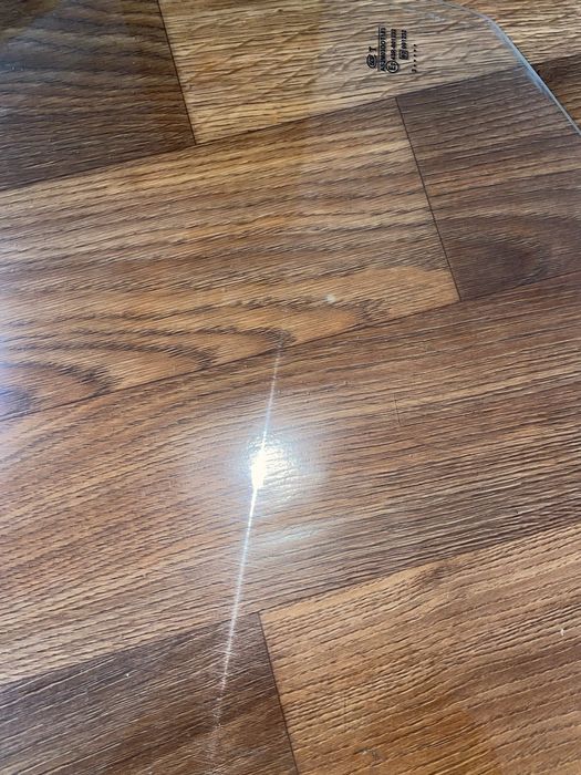 Продам передние два стекла приора оригинал