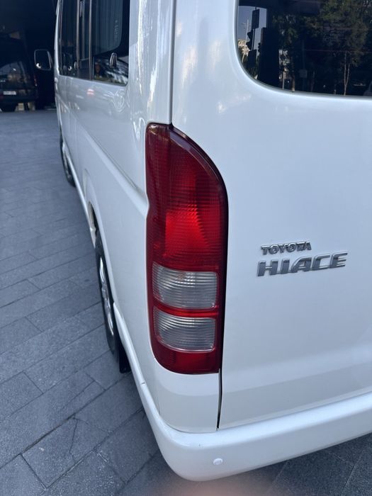 Перед.бампер, решетка радиатора, перед.фары,задн.стопы на TOYOTA HIACE