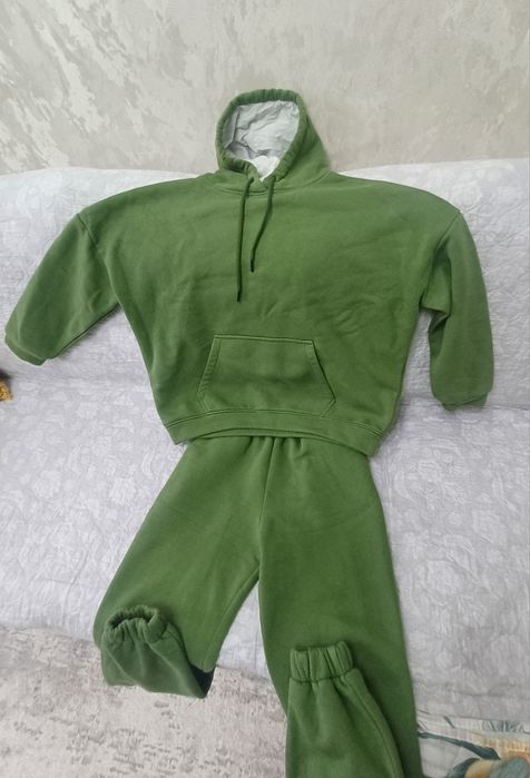 Спортивный женский костюм