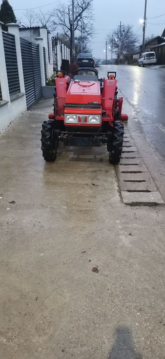 Tractor japonez yanmar f215