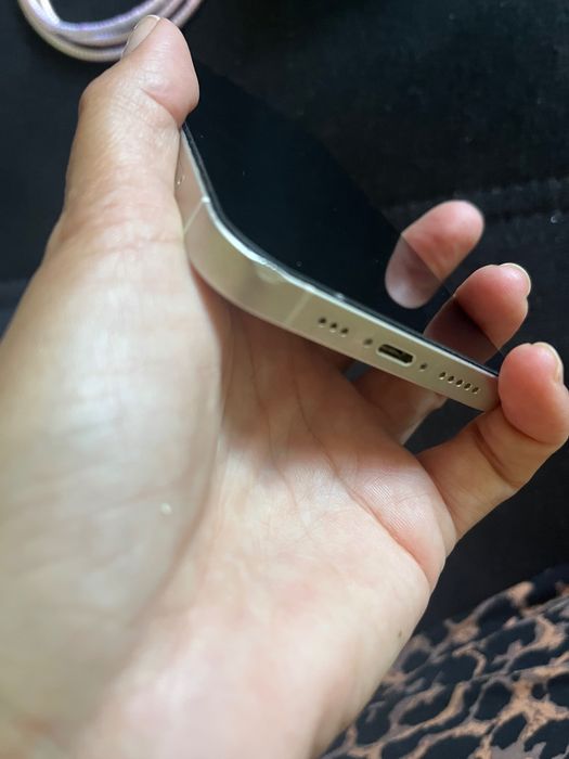 Телефон iPhone 13