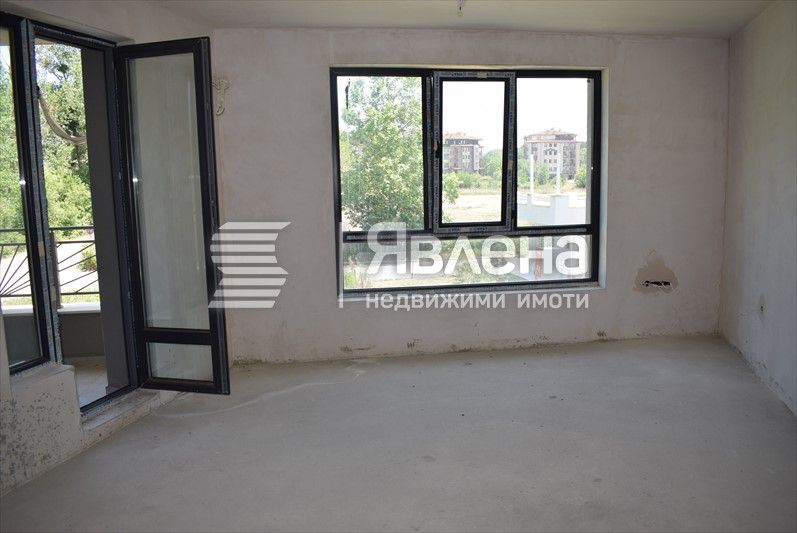 Продава се Едностаен апартамент в Царево - 50 кв.м за 1296 €/кв.м - Снимка #2