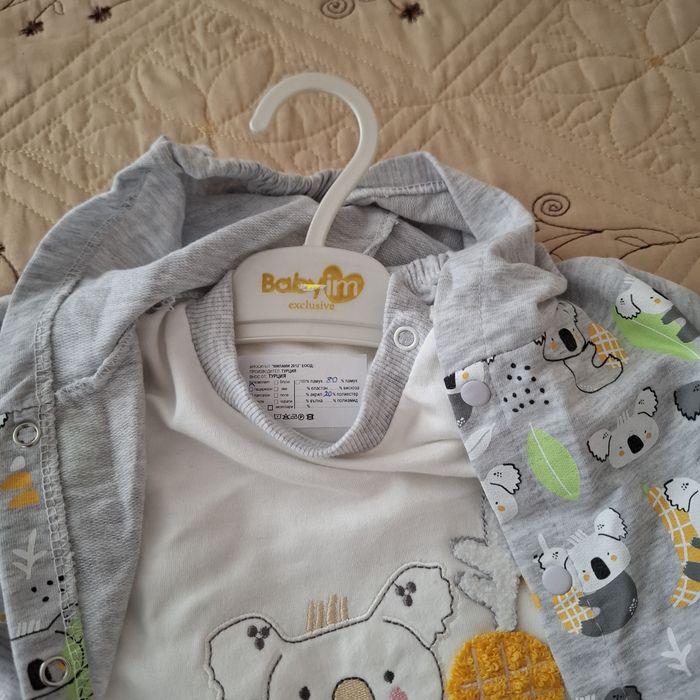 Чисто нови детски дрехи.