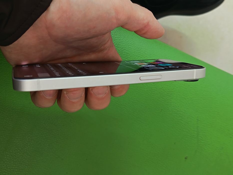 Продам айфон 13 память 128 g