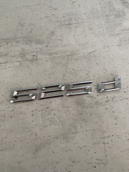 Надпис 525 d цифри за багажника BMW