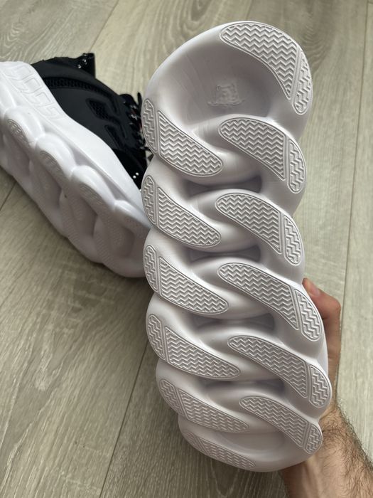 Versace Chain Reaction