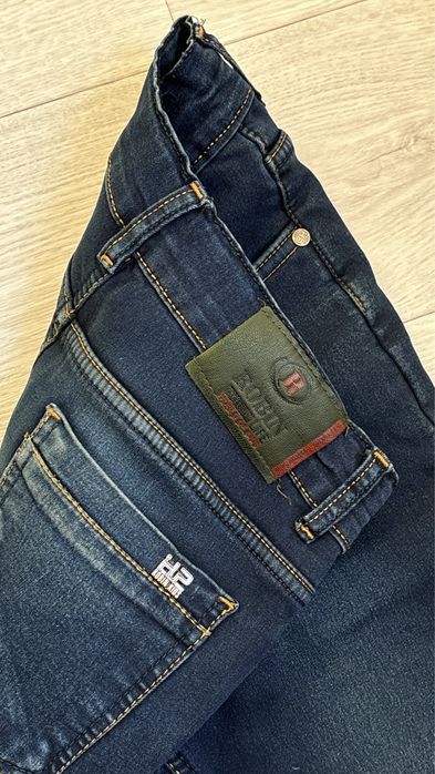 Продам.Джинсы утепленые. На 10лет