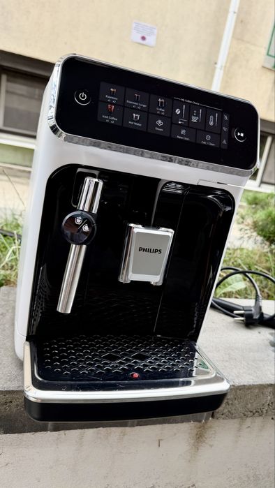 Espressor automat Philips seria 3300 - EP3323/40 1500W, 15 bar, 1,8 litri, alb