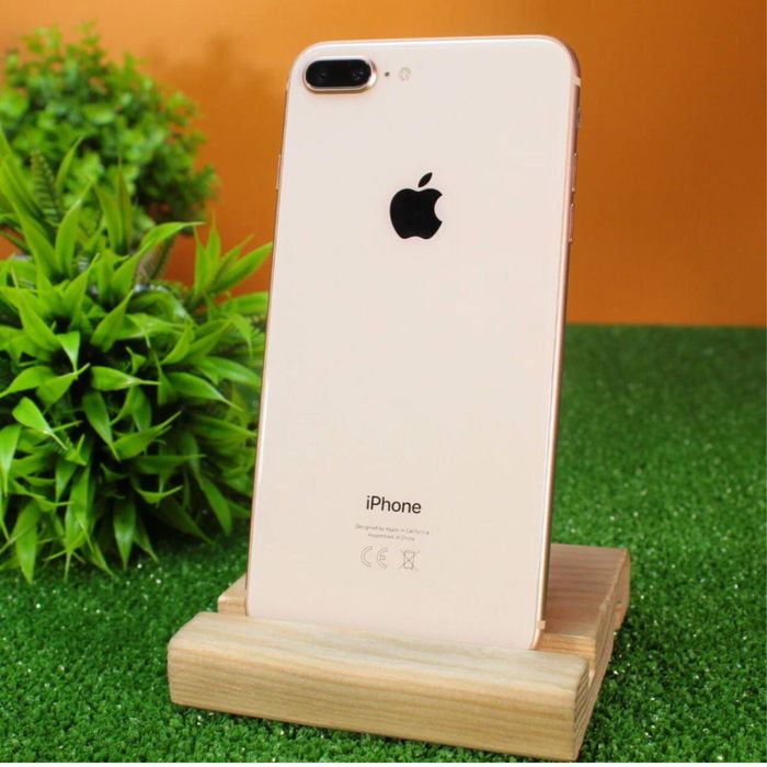 Iphone 8 plyus сотилади ,емкост 64.каробка документи бор