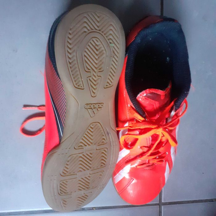 Vand adidasi fotbal ADIDAS originali, marimea 35, pret 75 lei