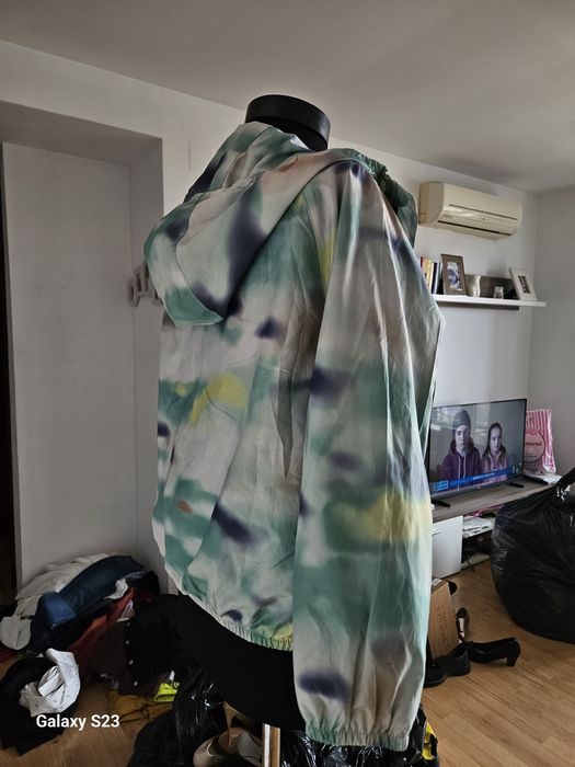 Geaca Zara 10 ani .50 lei .Hanorac Zara 10 ani 30 lei