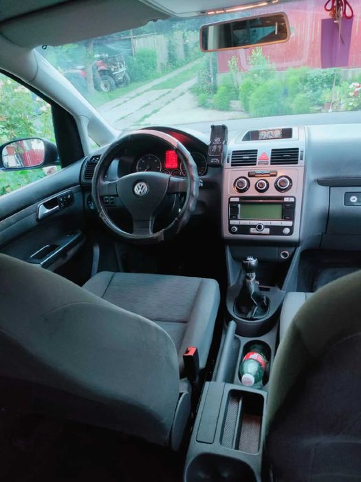Vând Volkswagen Touran