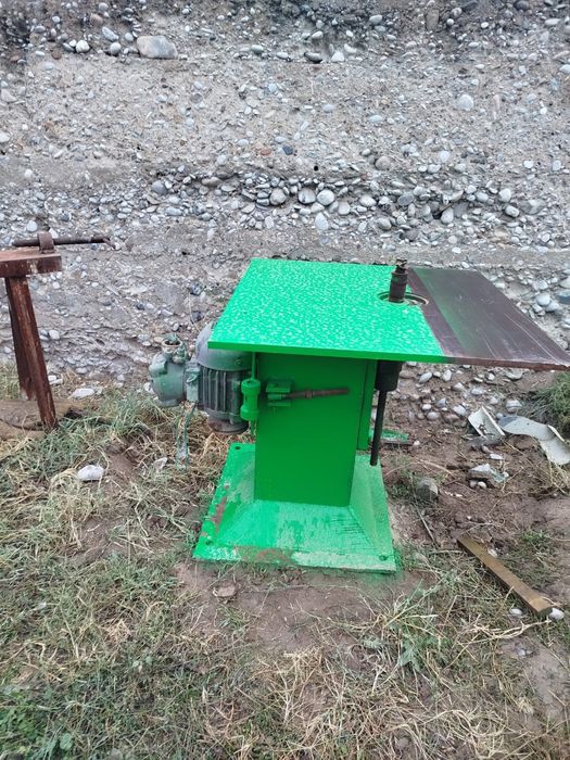 Токарьный деревообрабатываюший станок