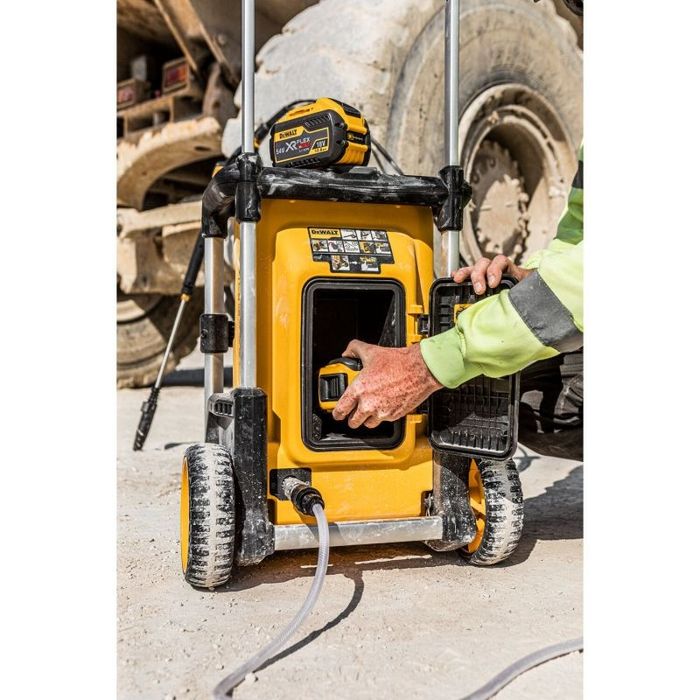 Акумулаторна Водоструйка на батерии Dewalt DCMPW1600N 18V
