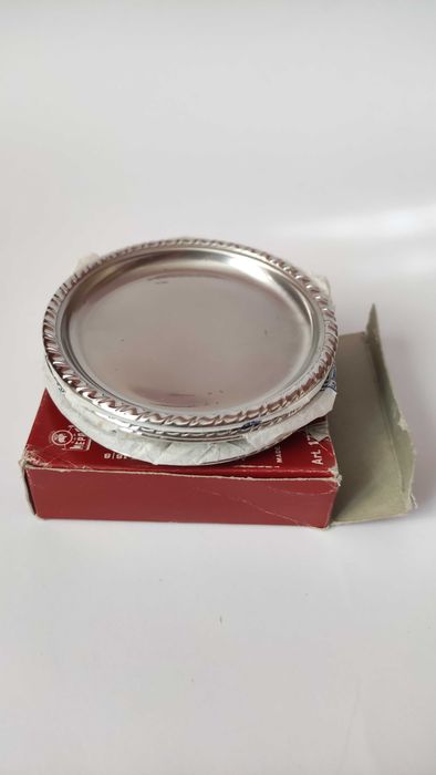 Нов комплект от 6 бр.поставки за чаши от неръждаема стомана