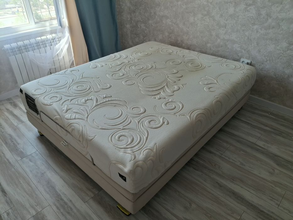 Продам 2-х спальню кровать