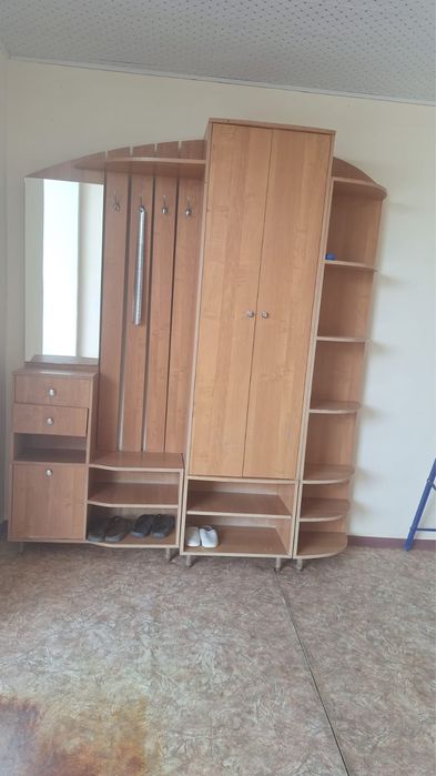 Продам шкаф в прихожую