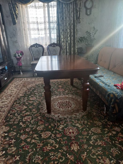 Продам стол со стульями,  дерево качество