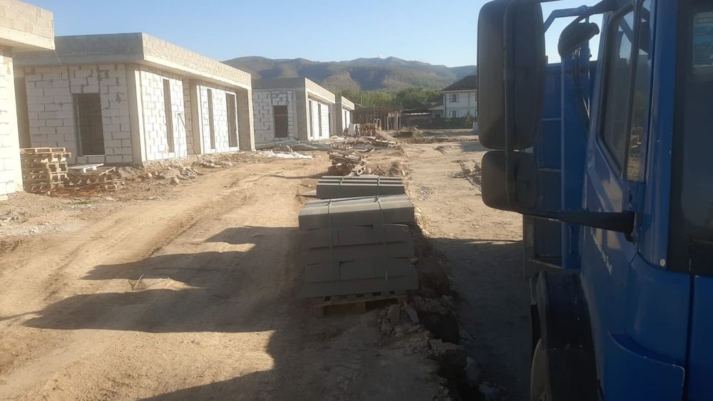 Поребрик, бордюр