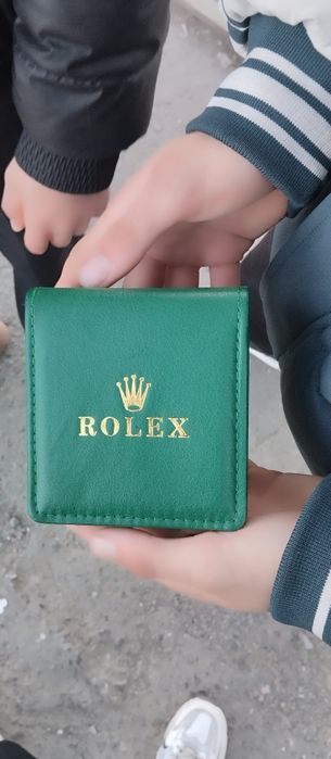 Часы Rolex серого цвета