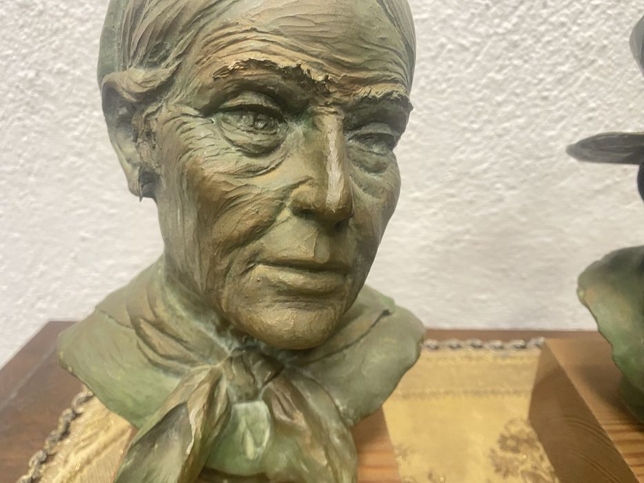 Порцеланови бюстове 1930 г с патина подпис A Moreau